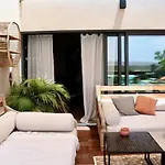 Villa Golden Wave